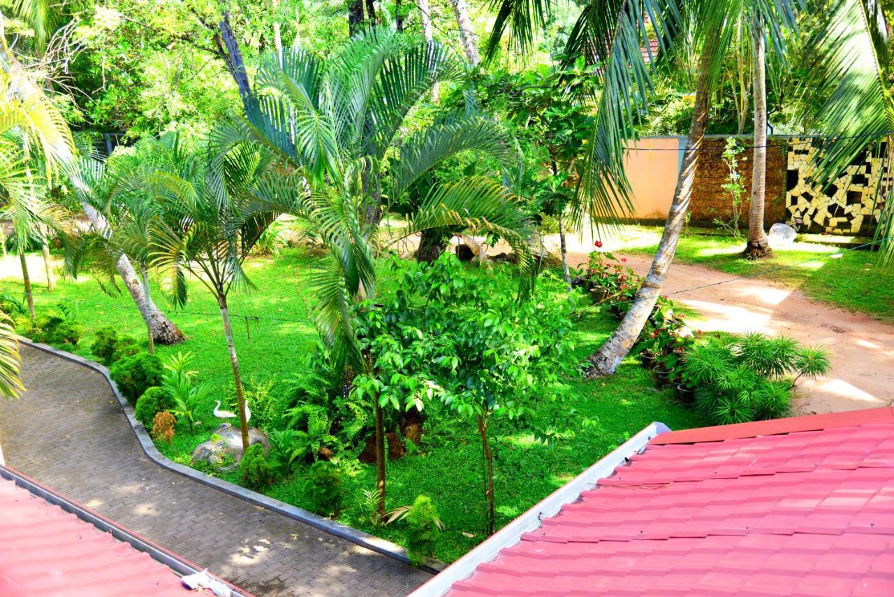 Little Villa Hotel Wadduwa Exterior foto