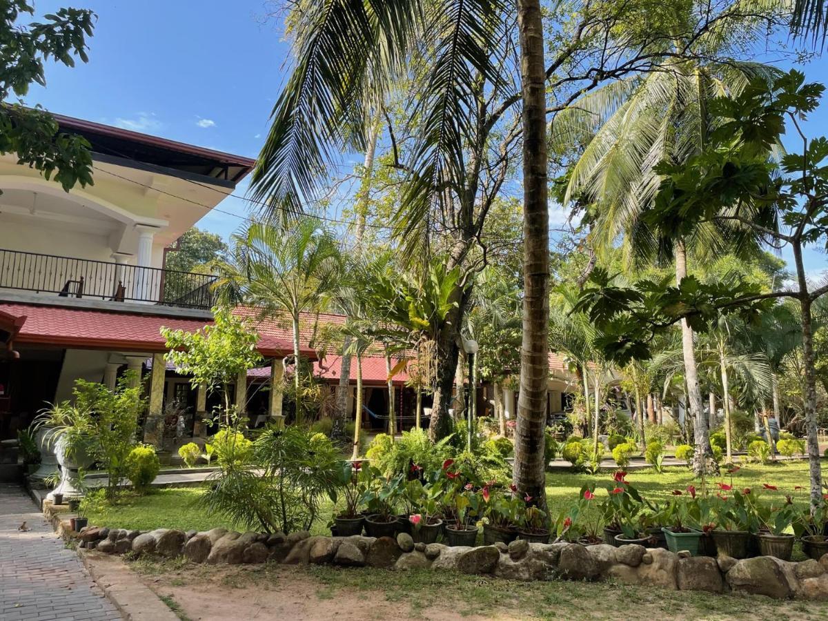 Little Villa Hotel Wadduwa Exterior foto